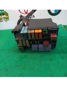 CAJA RELÉS / FUSIBLES 8200560976