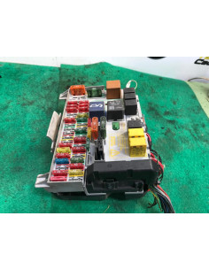 CAJA RELÉS / FUSIBLES 90504534 2