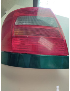 PILOTO TRASERO IZQUIERDO 8D0945095D · 2248151