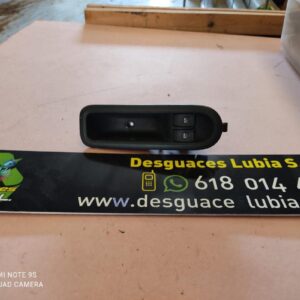 Mando elevalunas delantero izquierdo Renault Clio III (Versión 2009) 1.1 i 16V (65 cv)