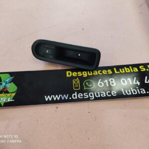 Mando elevalunas delantero derecho Renault Clio III (Versión 2009) 1.1 i 16V (65 cv)