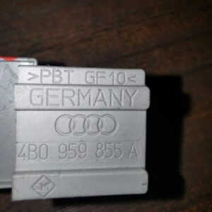 Mando elevalunas trasero izquierdo Audi A3 (8L) 1.6i (101 cv)