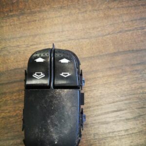 Mando elevalunas delantero izquierdo Ford Focus Turnier II 1.4 Duratec 16V (80 cv)