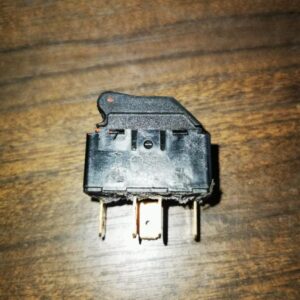 Mando elevalunas delantero derecho Audi A4 (B5) Versión 1999 1.6i (101 cv)