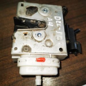 Cerradura puerta delantera izquierda Audi A4 (B5) Versión 1999 1.6i (101 cv)