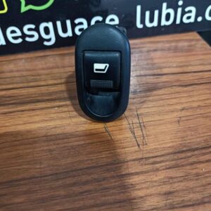 Mando elevalunas delantero derecho Citroen C2 (Fase II, 2008) 1.4 HDi 8V (68 cv)