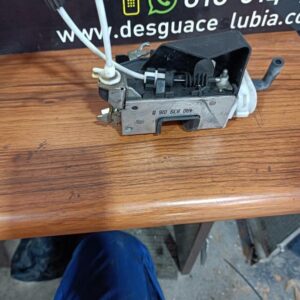 Cerradura puerta trasera derecha Audi 100 (4A,C4) 2.3 E (133 cv)