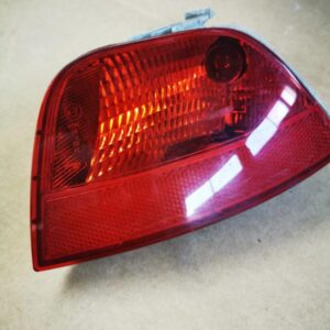 Piloto trasero izquierdo Ford Focus Descapotable II 2.0 TDCi (136 cv)