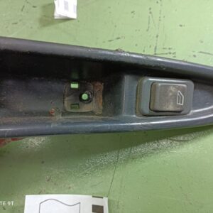 Mando elevalunas delantero izquierdo Volvo V40 Combi (VW) 1.6 16V (105 cv)