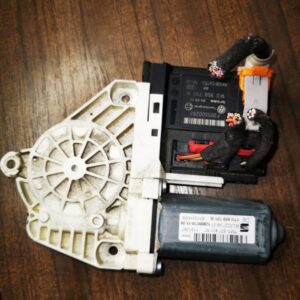 Motor elevalunas delantero izquierdo Seat Leon II (1P) 1.2 TSI (105 cv)
