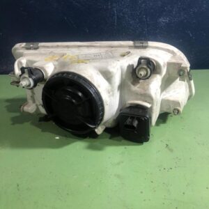 Faro izquierdo Volvo V40 Combi (VW) 1.6 16V (105 cv)