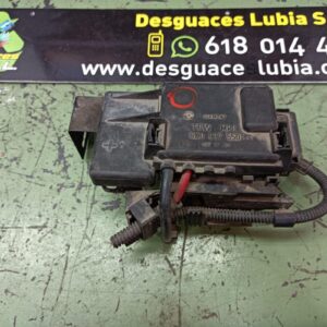 Caja de reles / fusibles Volkswagen Polo III (6N/6KV) 1.4 (60 cv)