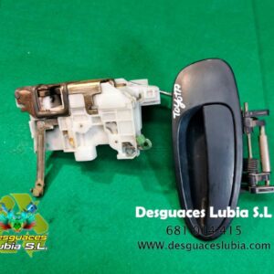 Cerradura puerta delantera derecha Toyota Avensis (T22) 1.6 (101 cv)