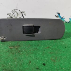 Mando elevalunas delantero derecho Mitsubishi Colt VI (Z30) 1.1 CZ1 (75 cv)