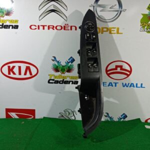 Mando elevalunas delantero izquierdo Hyundai i30 1.4 (109 cv)