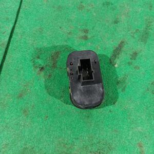 Mando elevalunas delantero izquierdo Ford Mondeo I Hatchback 1.6 i 16V (88 cv)