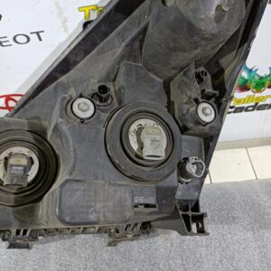 Faro derecho Toyota Corolla Verso III 1.6 16V (132 cv)