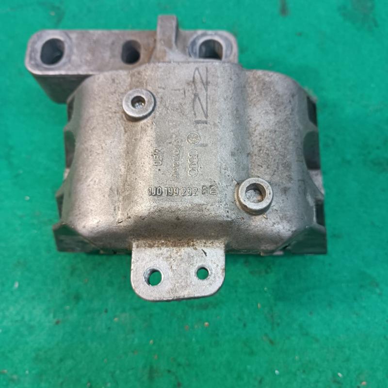 Soporte motor derecho Volkswagen Golf IV Variant (1J5) 1.4 16V (75 cv) - Imagen 3