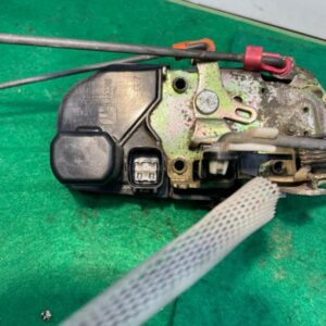Cerradura puerta delantera izquierda Chrysler 300C 3.0 V6 CRD (211cv)