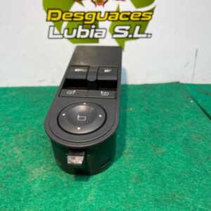 Mando elevalunas delantero izquierdo Opel Zafira B 1.9 CDTI (100 cv)