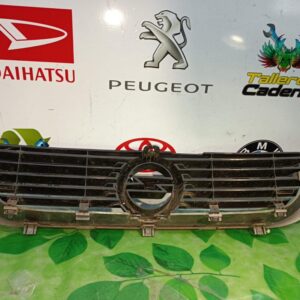 Rejilla delantera Opel Vectra B 1.7 TD (82 cv)