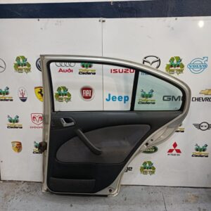 Puerta trasera derecha Skoda Octavia II 1.9 TDI (105 cv)